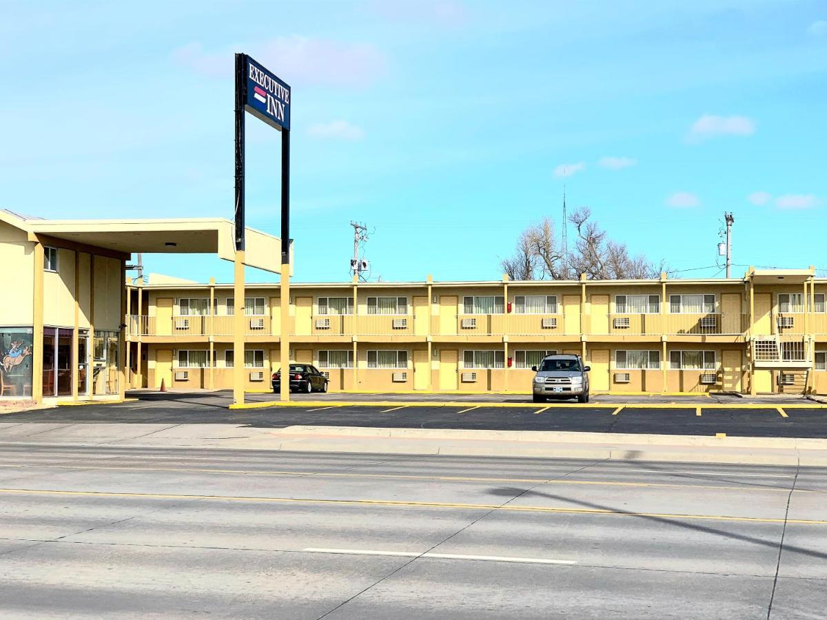 Executive Inn Dodge City, Ks Exterior photo